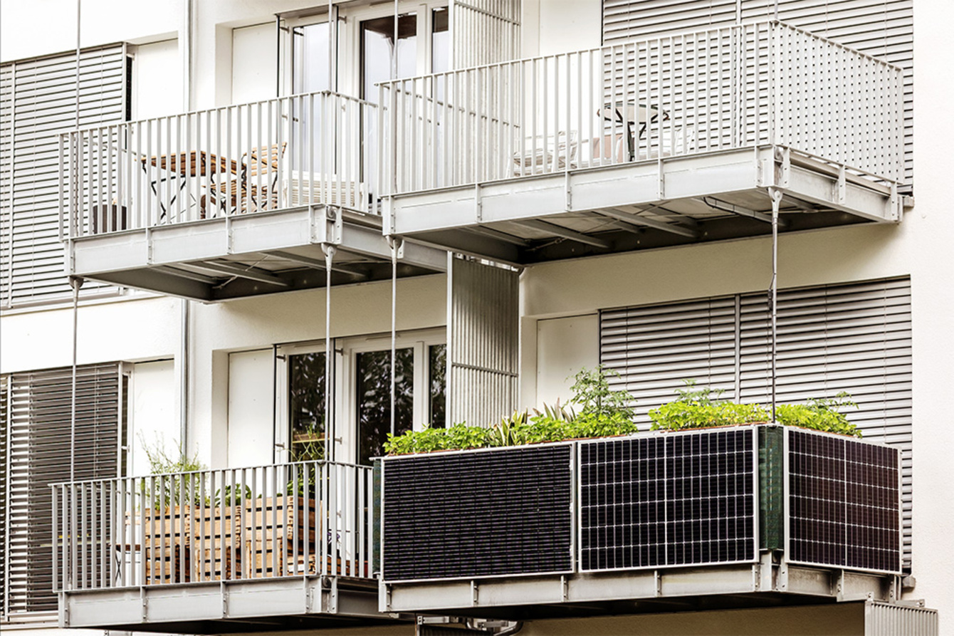 Balkon&shy;kraftwerk bei Elektro Harry Freiberg GmbH in Döbeln