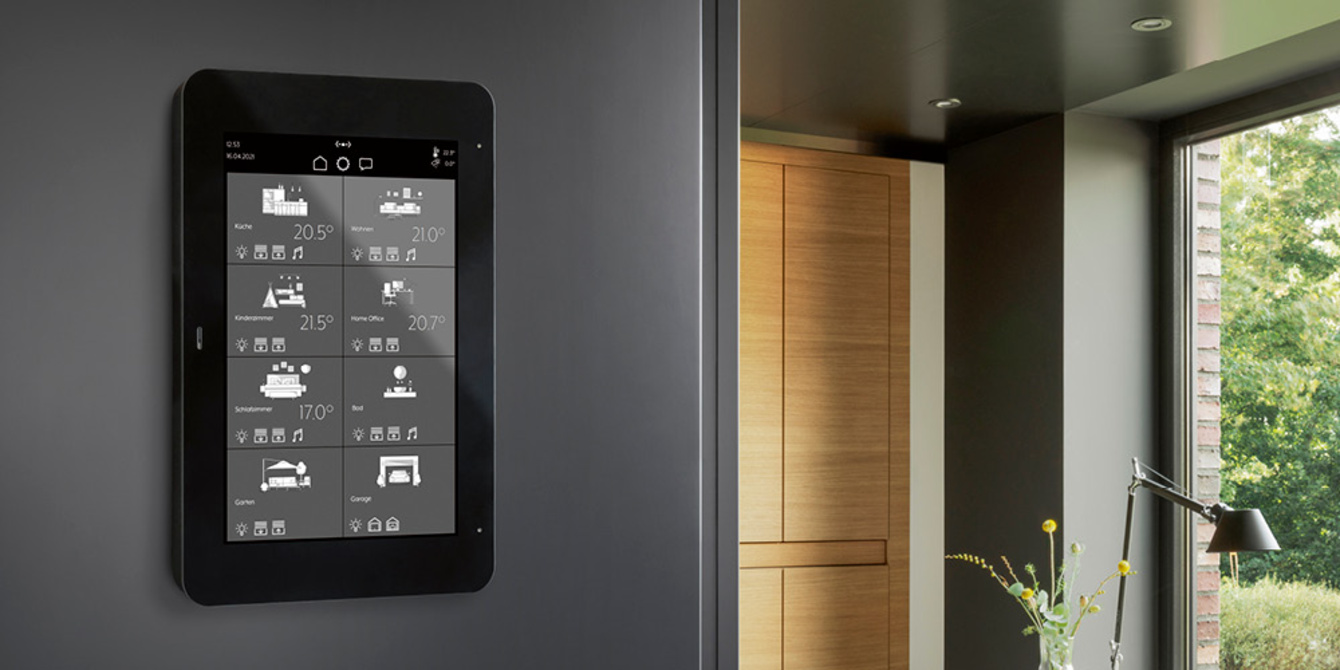 JUNG Smart Panel 8 bei Elektro Harry Freiberg GmbH in Döbeln